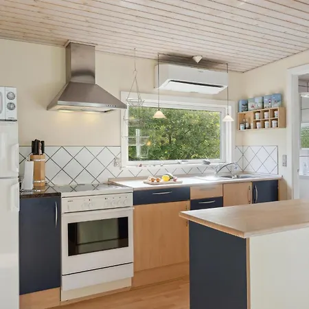 4 Bedroom Lovely In Sjaellands Odde Dom wakacyjny *