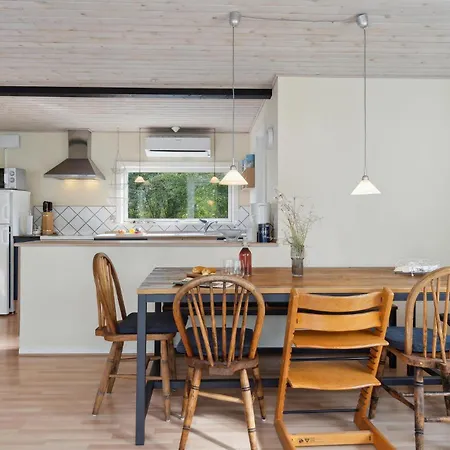 Dom wakacyjny 4 Bedroom Lovely In Sjaellands Odde *