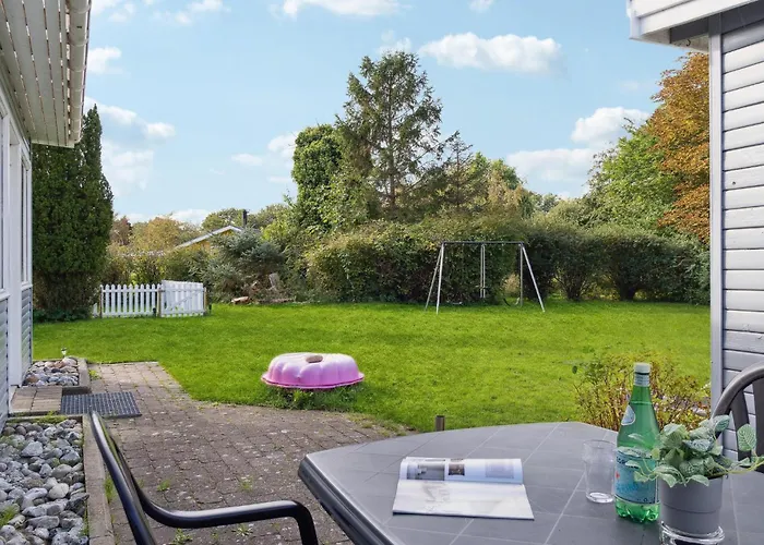 4 Bedroom Lovely In Sjaellands Odde Feriehus